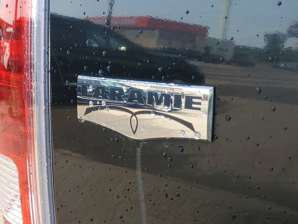 Used 2017 RAM 1500 Laramie AWD/4WD image 6