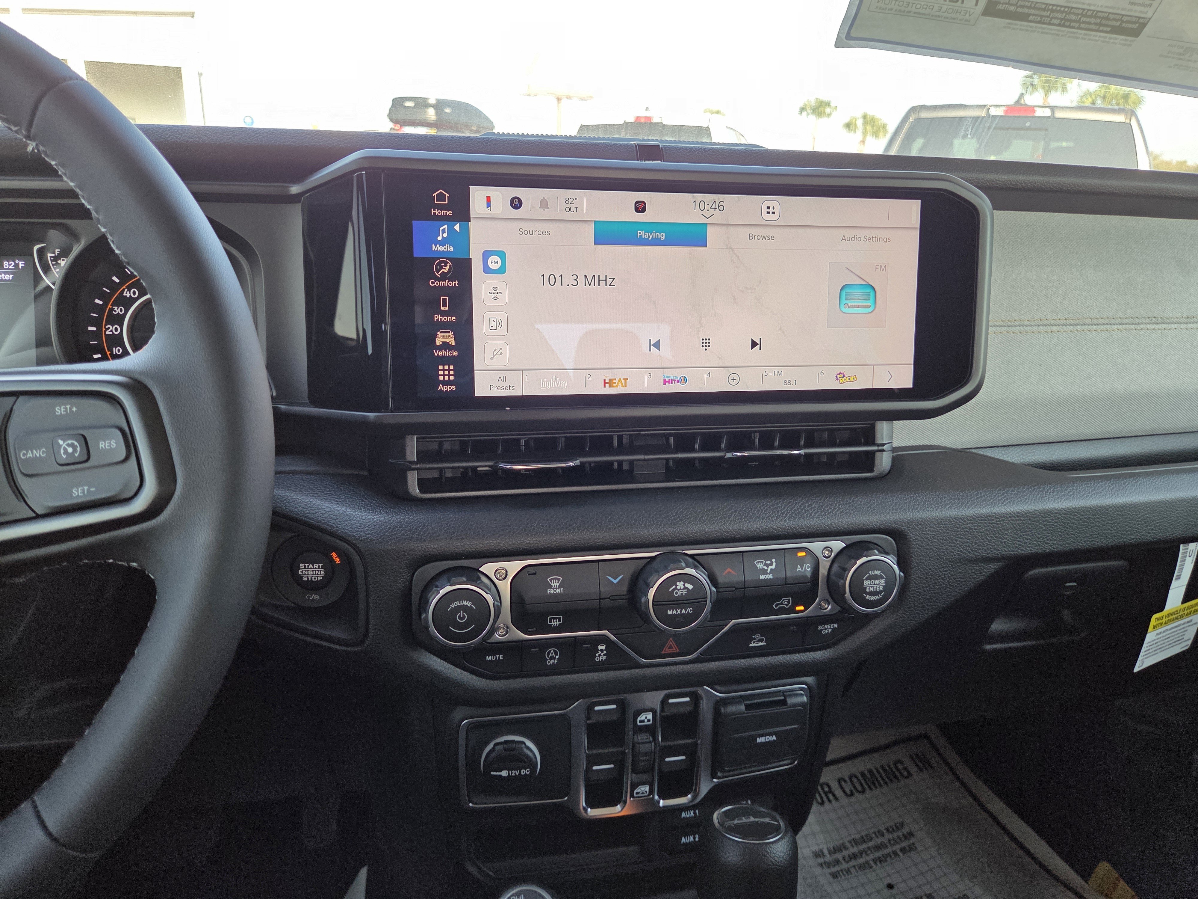 Used 2025 Jeep Gladiator Sport AWD/4WD image 31