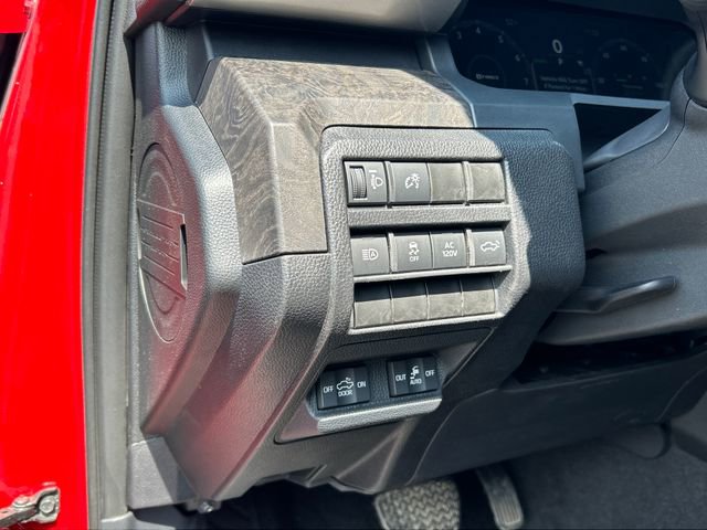 Used 2025 Toyota Tacoma Limited AWD/4WD image 31