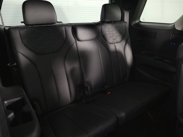 Used 2022 Hyundai Palisade Limited w/ Winter Package FWD image 17