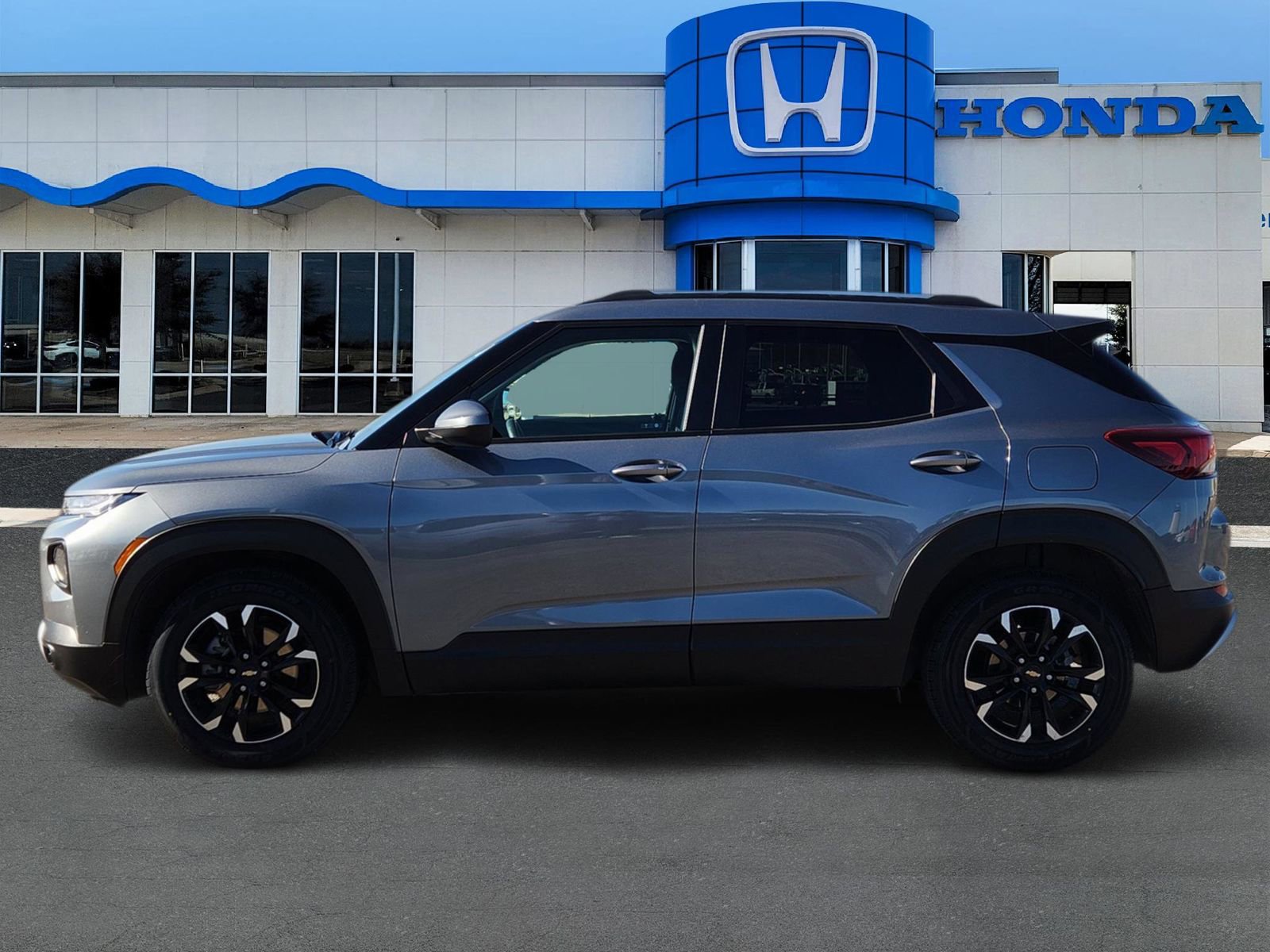 Used 2022 Chevrolet TrailBlazer LT image 3