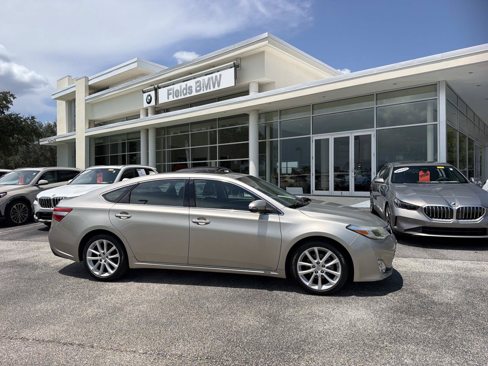Used 2014 Toyota Avalon Limited FWD image 1
