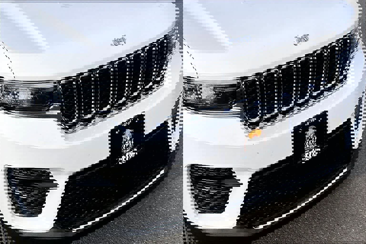 Used 2024 Jeep Grand Cherokee Laredo image 33