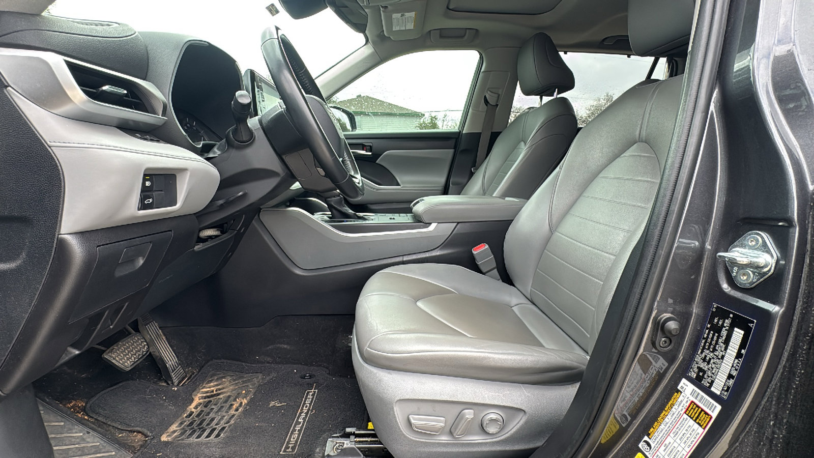 Used 2020 Toyota Highlander XLE image 9