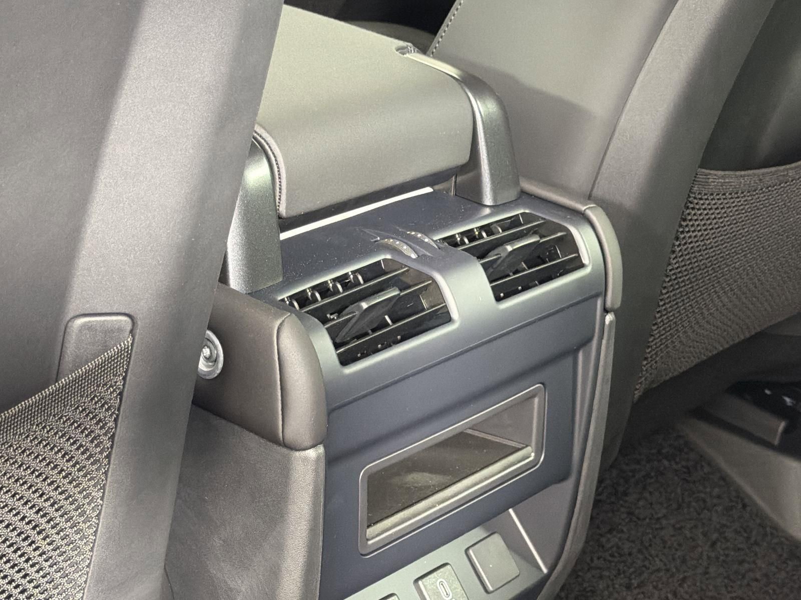 New 2026 Land Rover Defender 110 X-Dynamic SE image 28