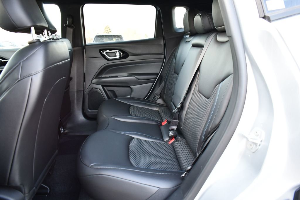 New 2026 Jeep Compass Latitude image 9