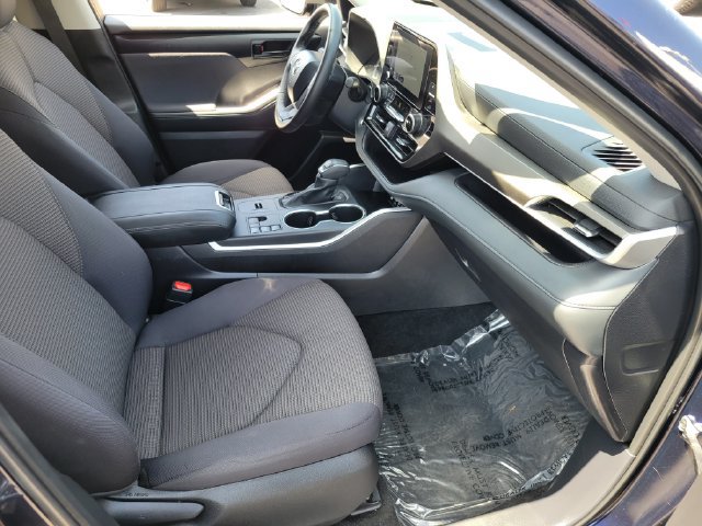 Used 2025 Toyota Highlander LE FWD image 18