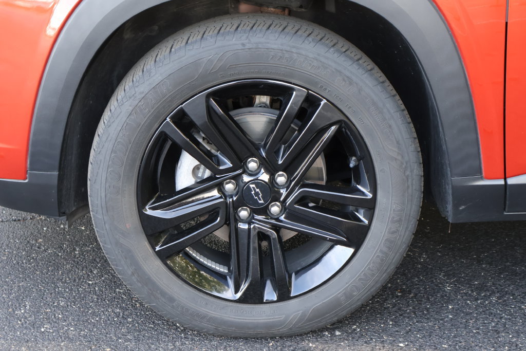 Used 2024 Chevrolet Trax ACTIV w/ Sunroof Package FWD image 12