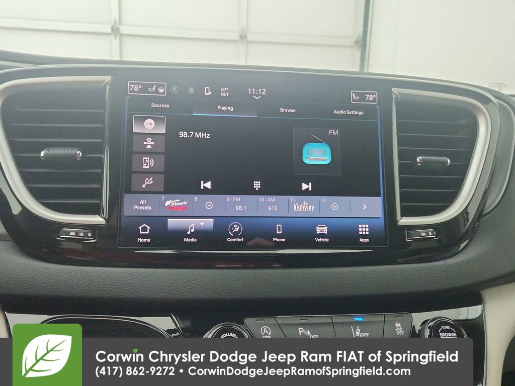 Certified 2023 Chrysler Pacifica Touring-L image 23