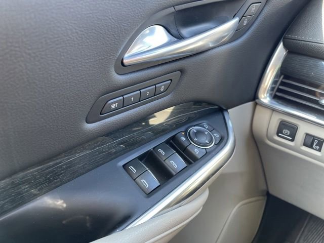 Used 2020 Cadillac XT4 Premium Luxury w/ Cold Weather Package AWD/4WD image 11