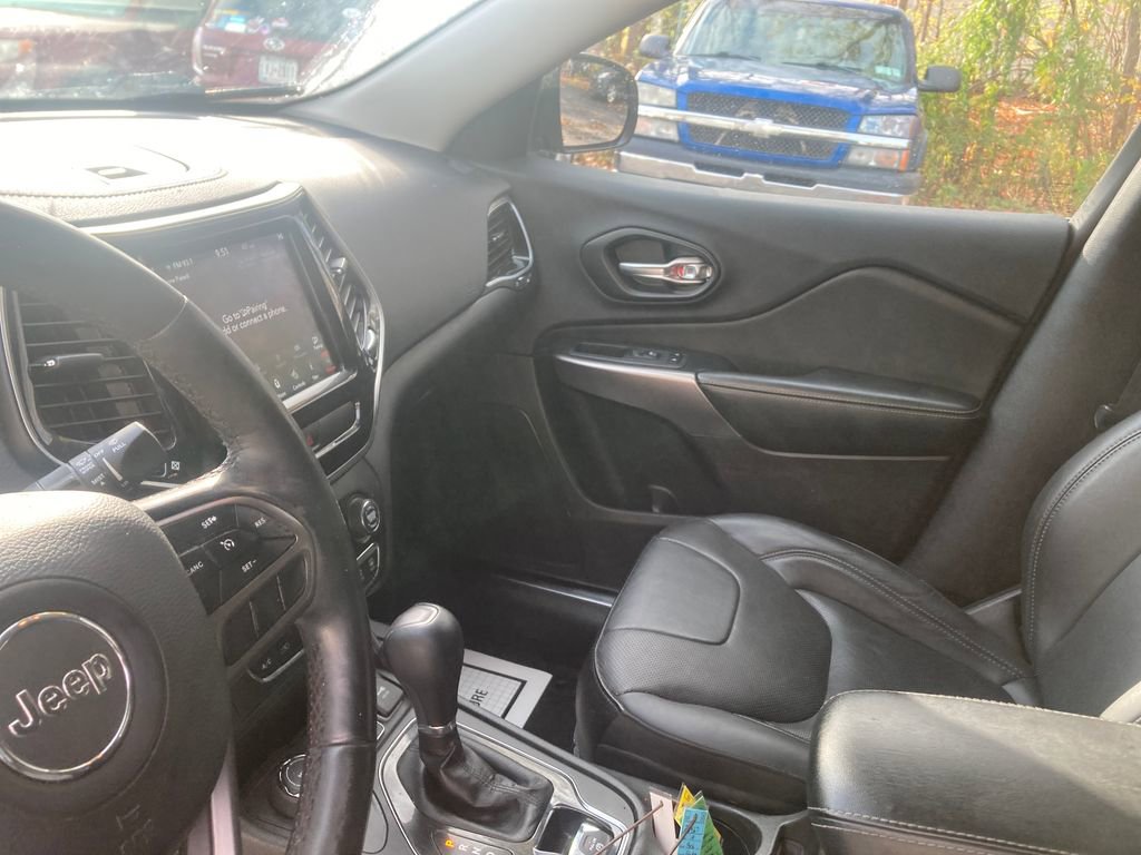 Used 2019 Jeep Cherokee Limited image 16