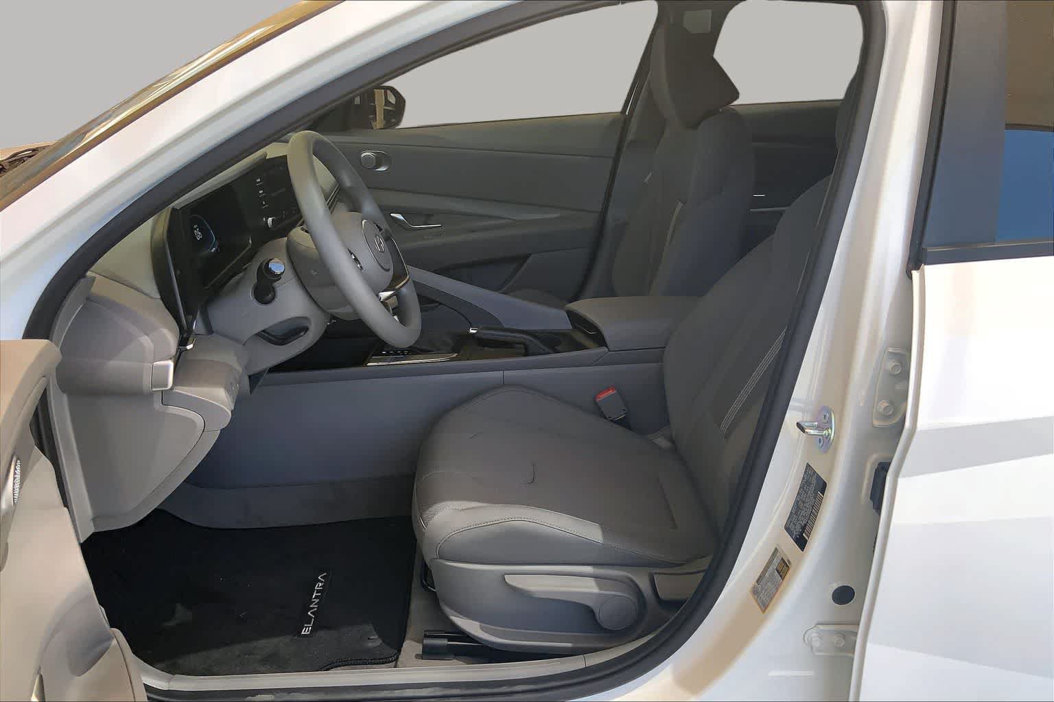 New 2026 Hyundai Elantra SE FWD image 7