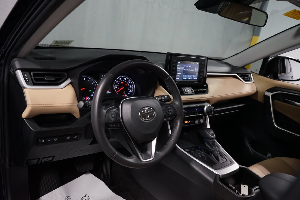 Used 2022 Toyota RAV4 XLE Premium FWD image 11