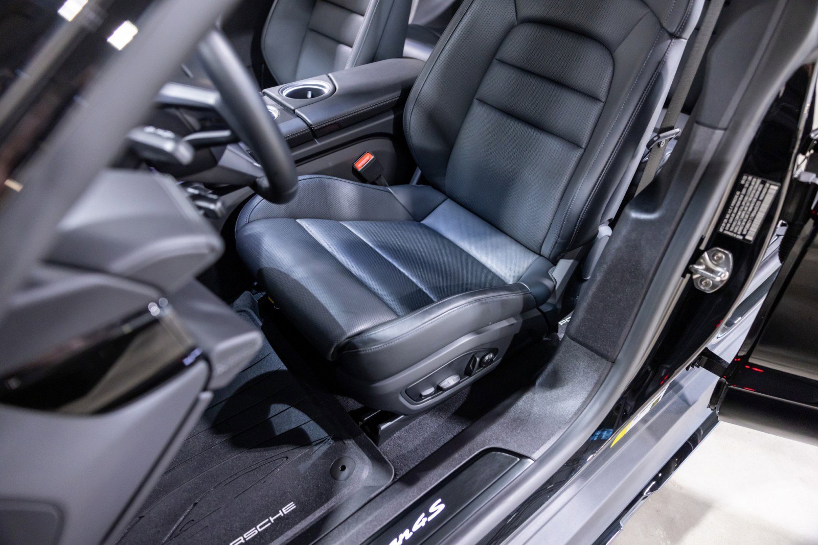 Used 2024 Porsche Taycan 4S image 38