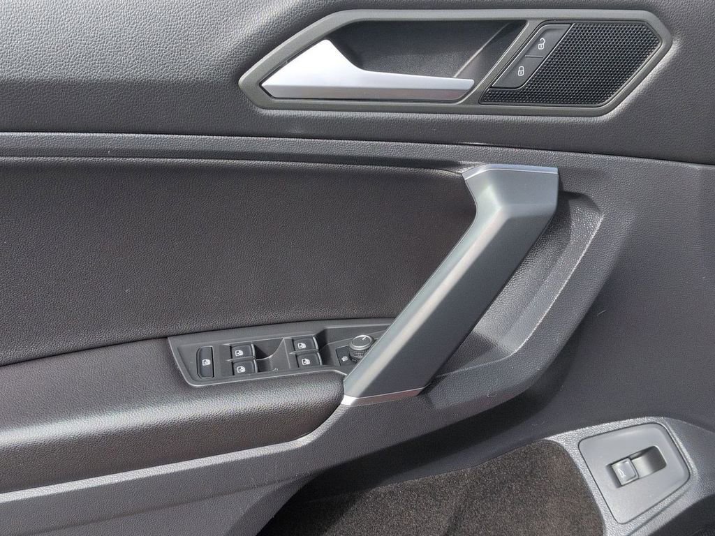 Used 2020 Volkswagen Tiguan SEL w/ 3rd Row Seat Package AWD/4WD image 10