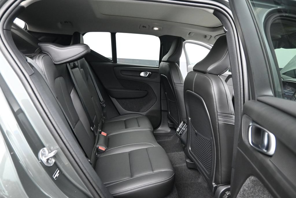 New 2026 Volvo XC40 B4 Core w/ Protection Package Premier FWD image 17