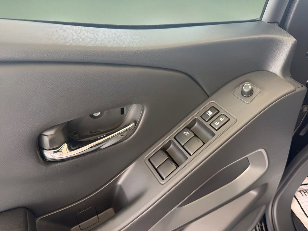 Used 2025 Nissan Frontier SV w/ SV Convenience Package image 12