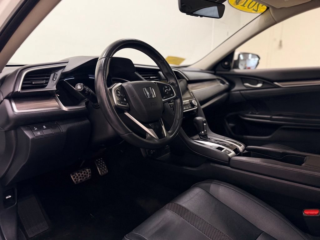 Used 2019 Honda Civic Touring image 11