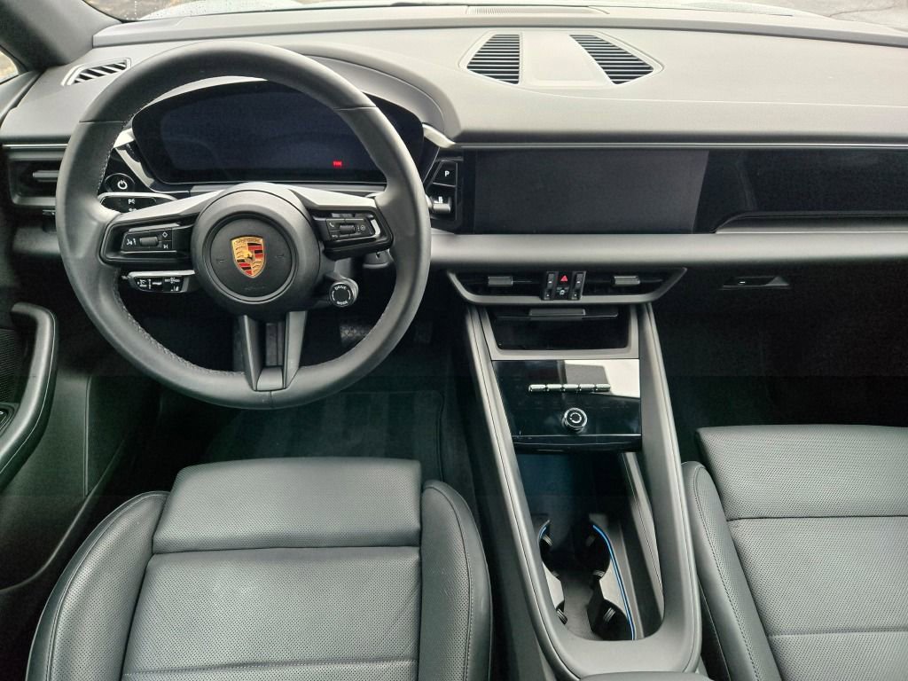 Certified 2025 Porsche Macan Electric image 34