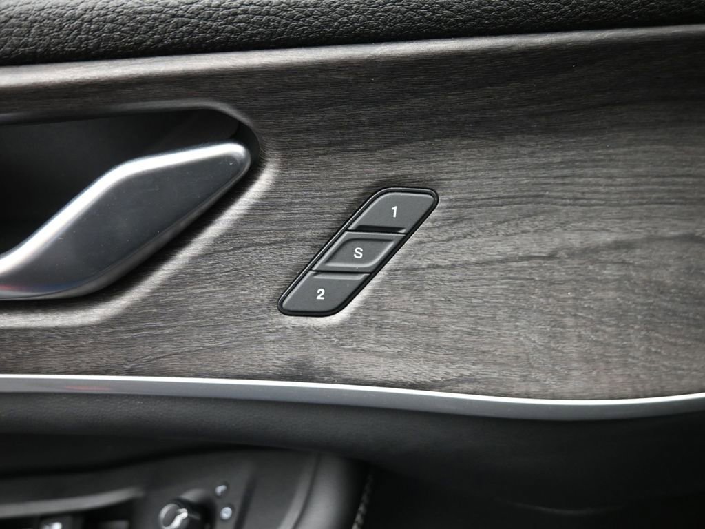 Used 2023 Jeep Grand Cherokee 4WD 4xe image 13