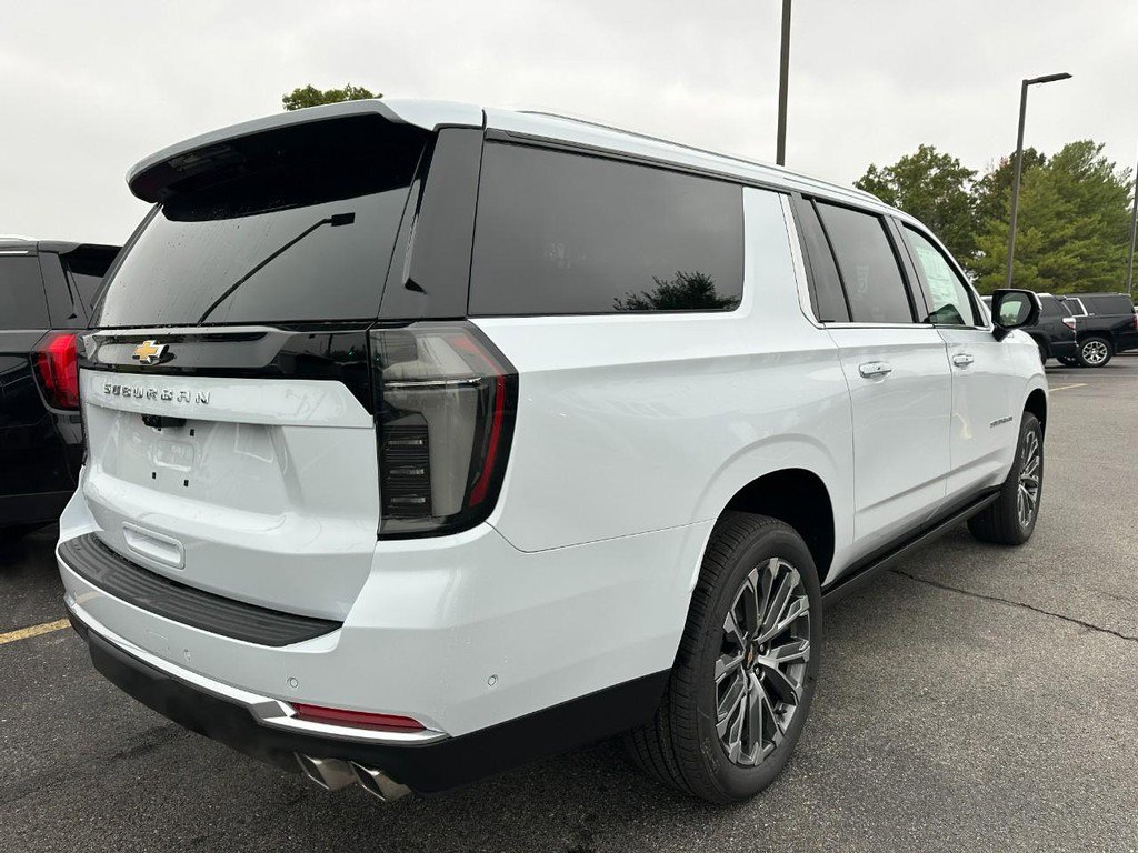 New 2026 Chevrolet Suburban High Country image 3