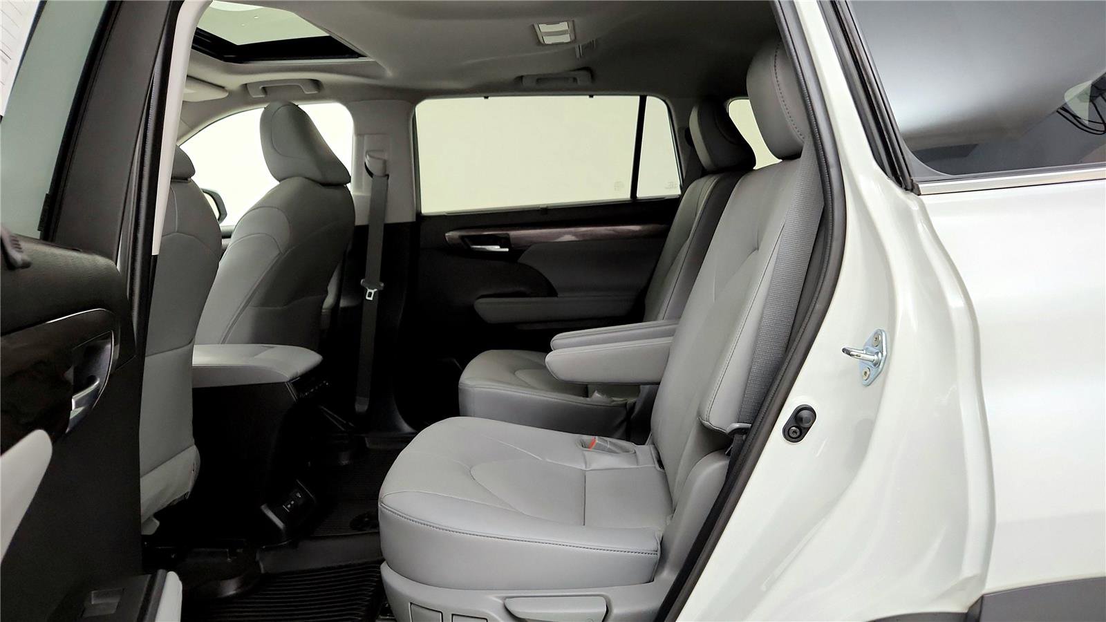 Used 2023 Toyota Highlander Limited image 33