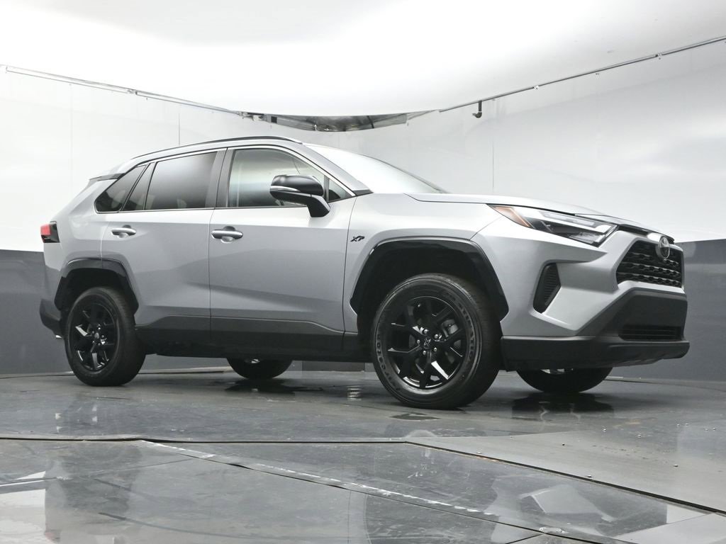 Used 2022 Toyota RAV4 XLE image 39