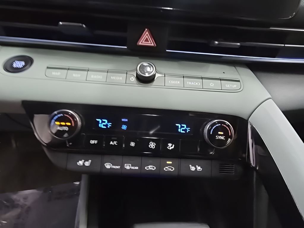 Certified 2025 Hyundai Elantra Limited image 27