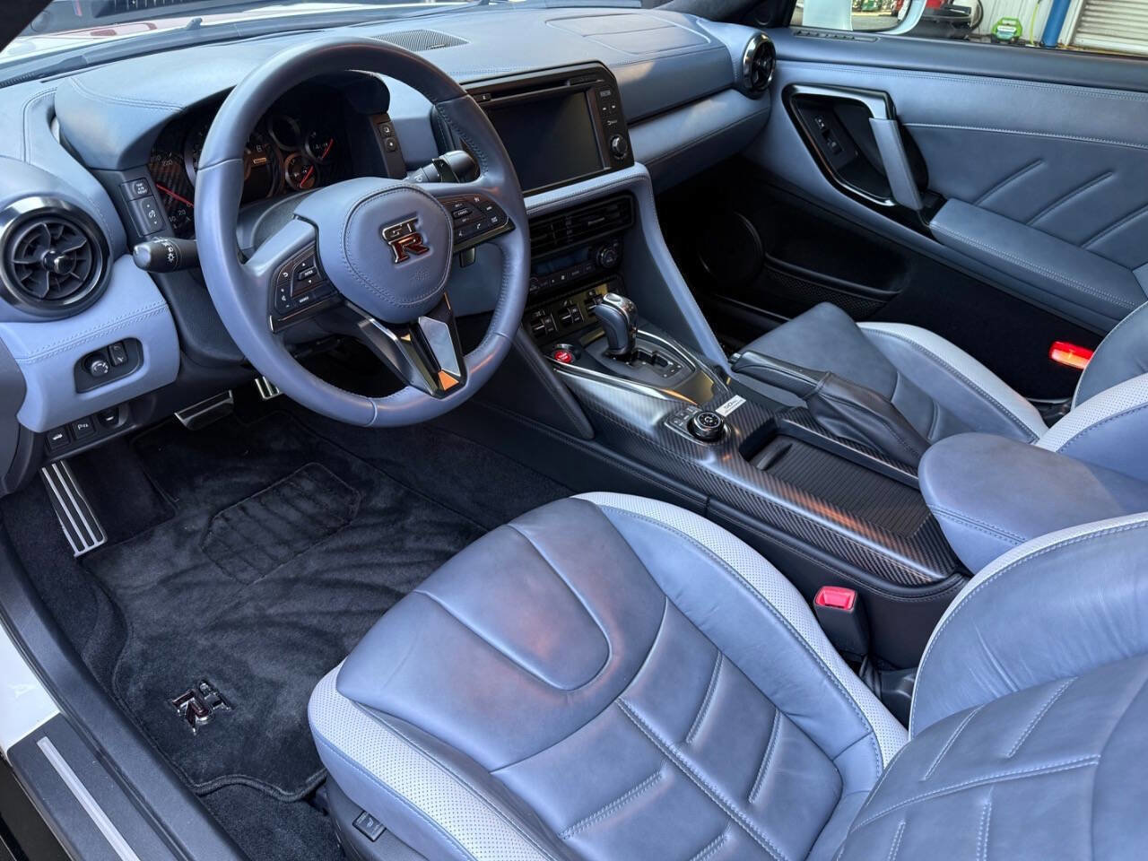 Used 2020 Nissan GT-R Premium image 15