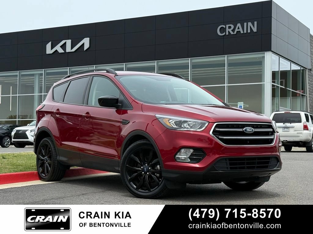 Used 2019 Ford Escape SE FWD image 1