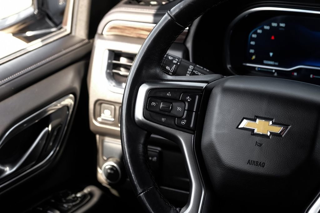Used 2022 Chevrolet Suburban LT w/ Luxury Package image 13