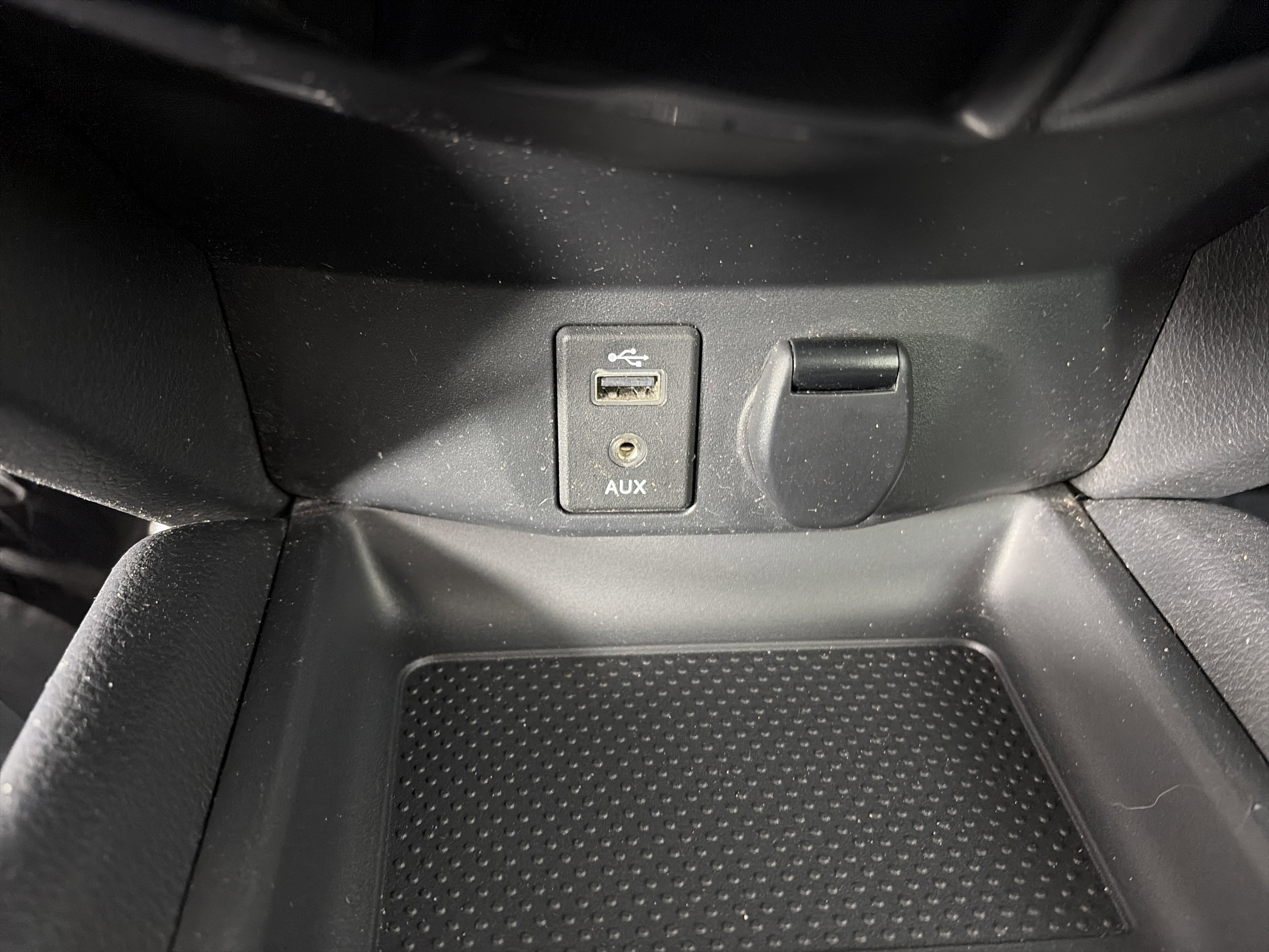 Used 2017 Nissan Rogue SV w/ SV Premium Package image 21