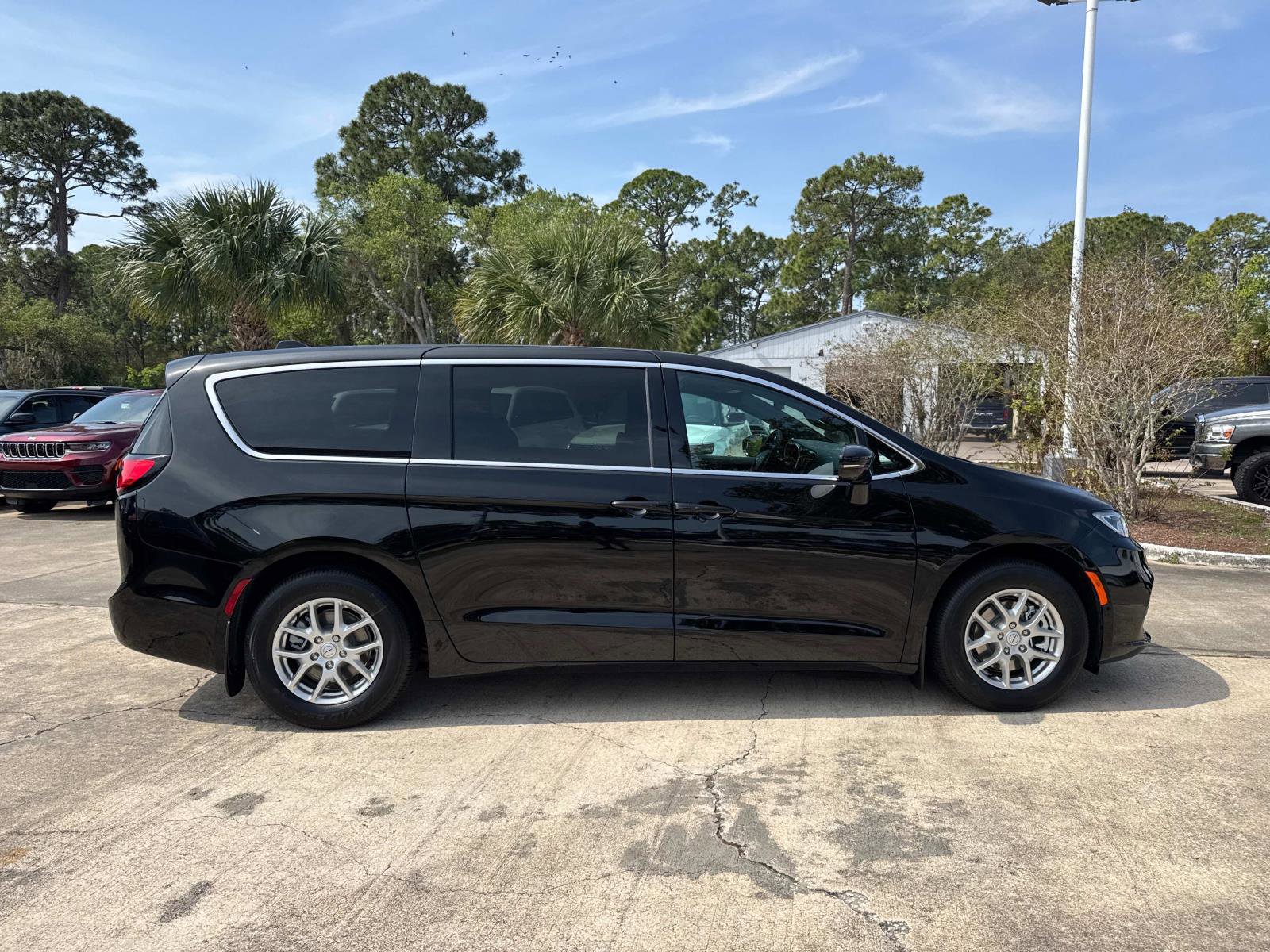 New 2026 Chrysler Pacifica Select FWD image 2