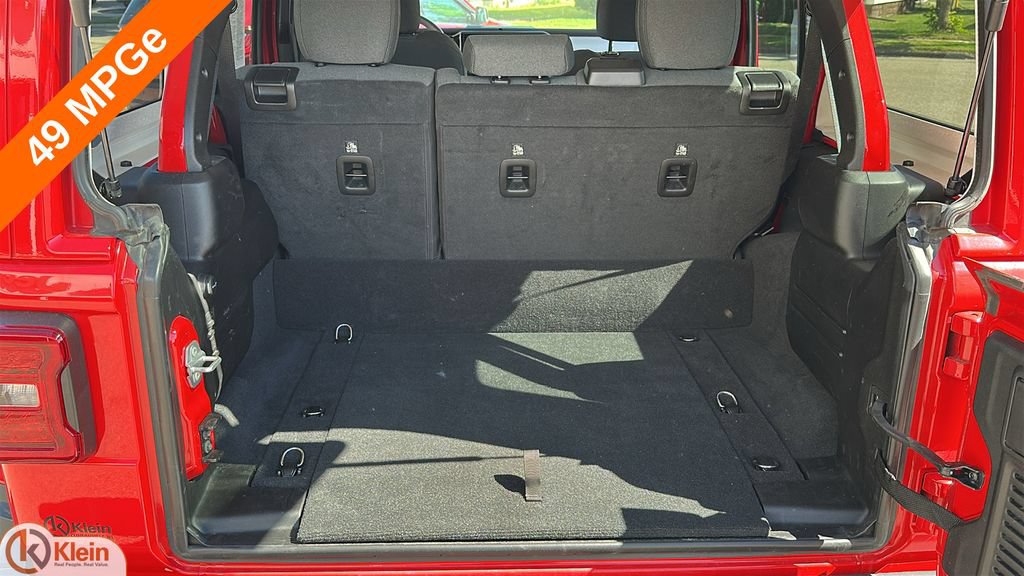 Used 2025 Jeep Wrangler Unlimited Sahara AWD/4WD image 29