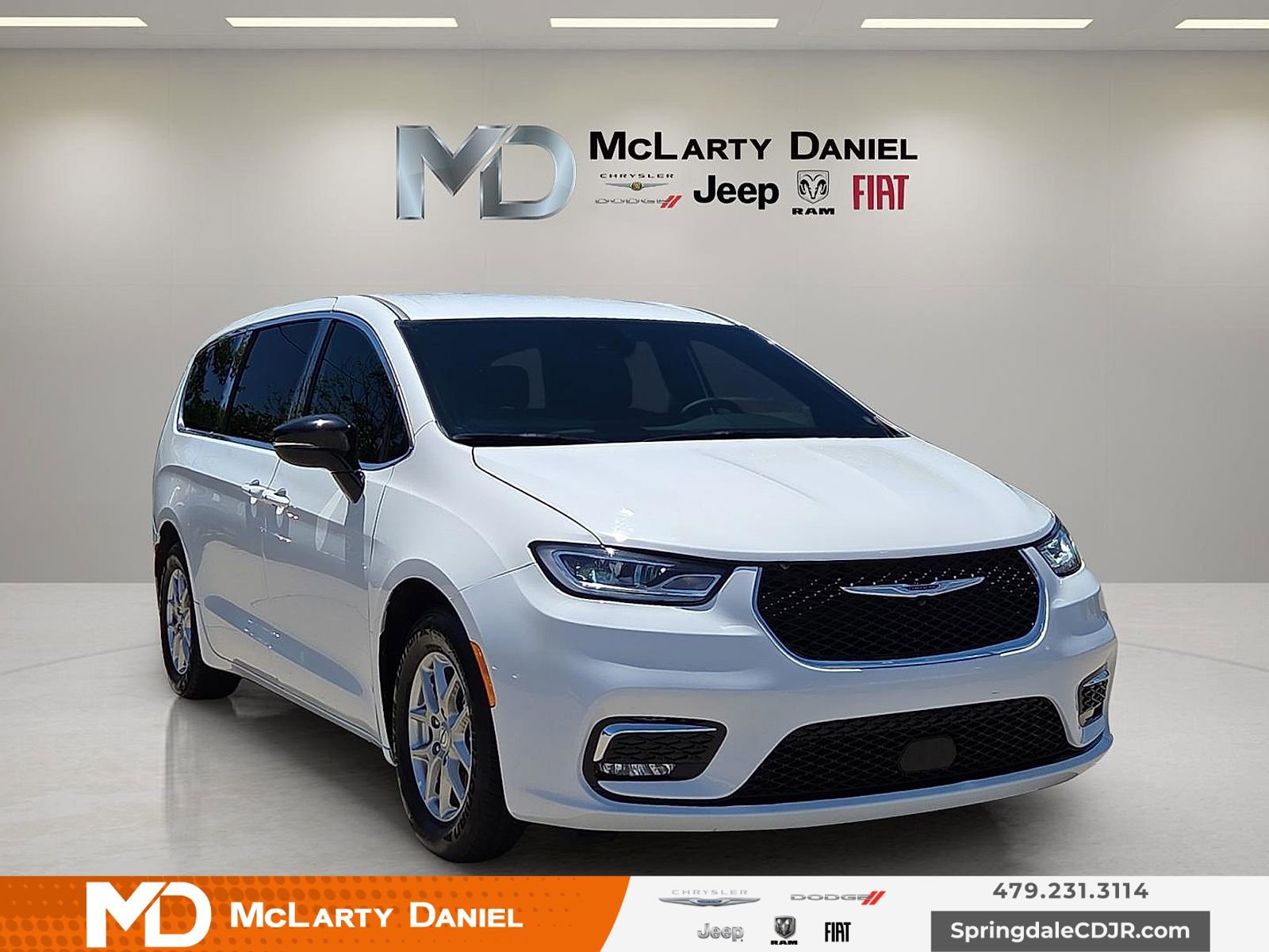Used 2025 Chrysler Pacifica Select