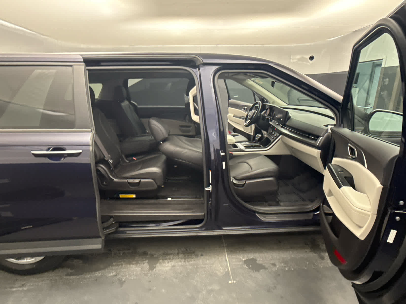 Used 2022 Kia Carnival LX FWD image 72