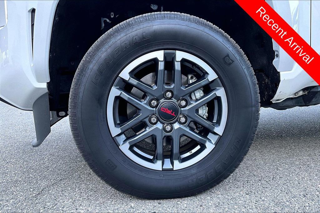 Used 2025 Toyota Tacoma TRD Sport AWD/4WD image 35