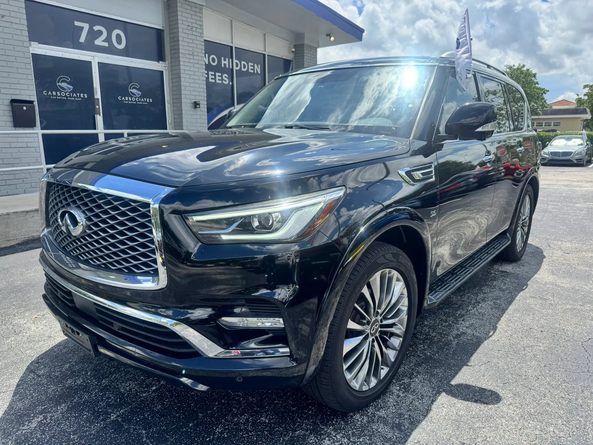 Used 2018 INFINITI QX80 4WD image 1