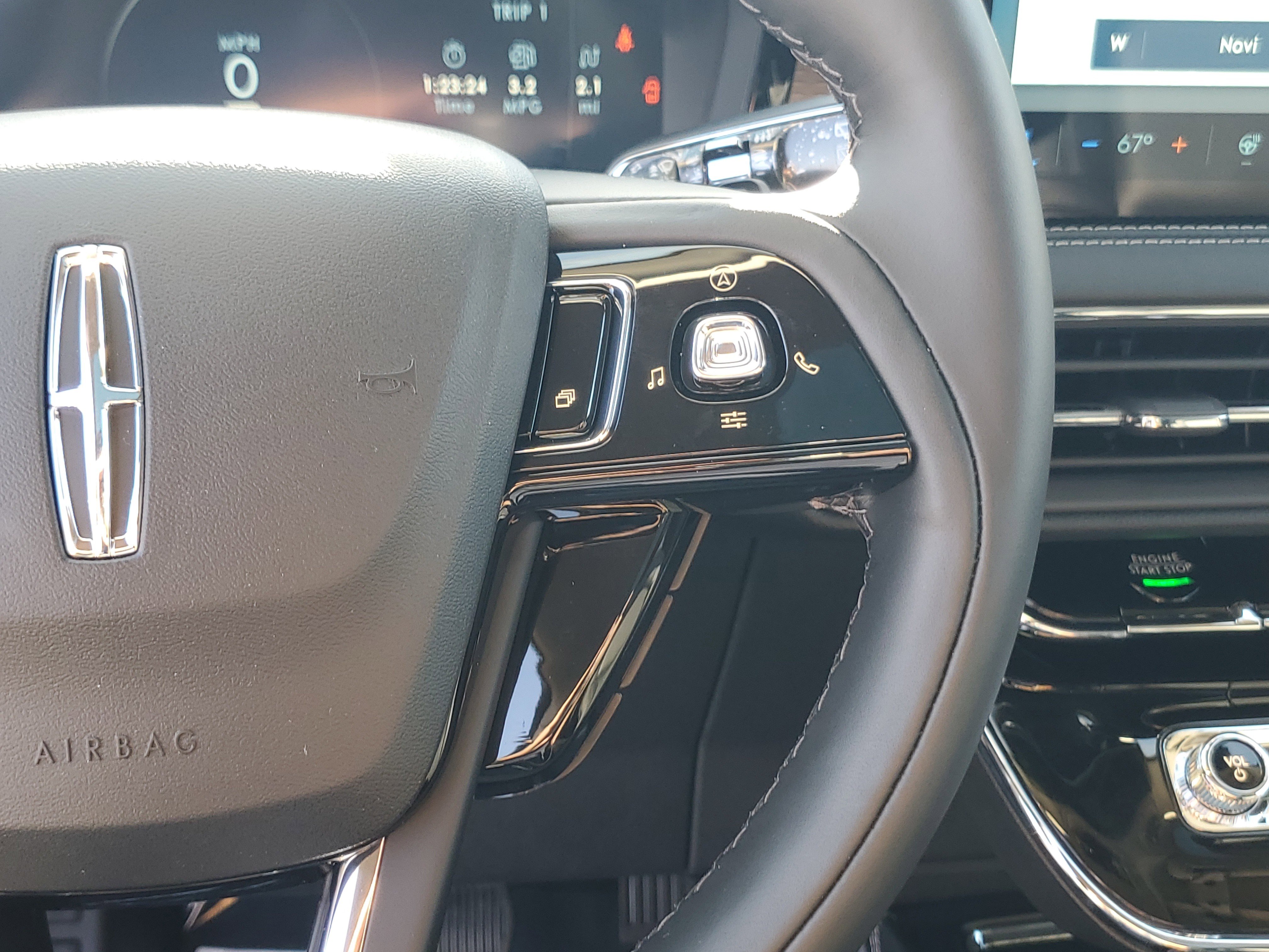 New 2025 Lincoln Corsair Reserve image 18