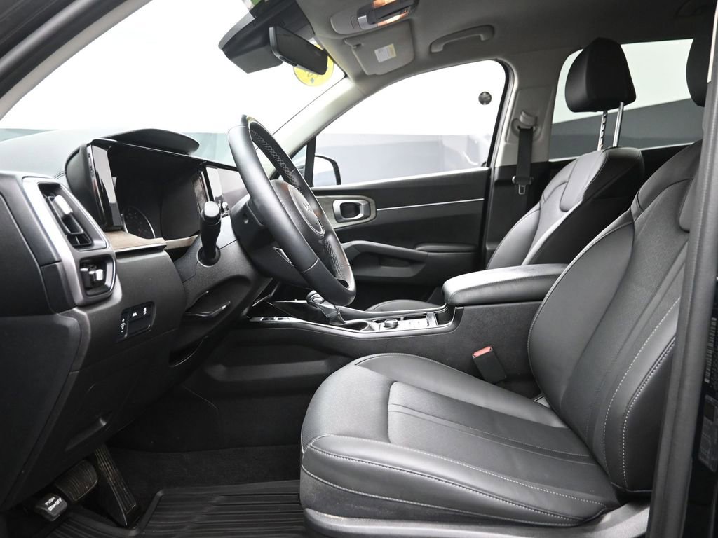 Used 2023 Kia Sorento S image 17