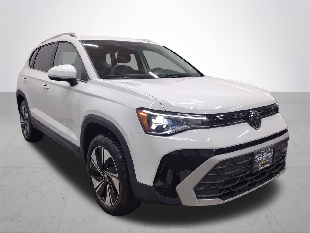 Used 2025 Volkswagen Taos SE image 5