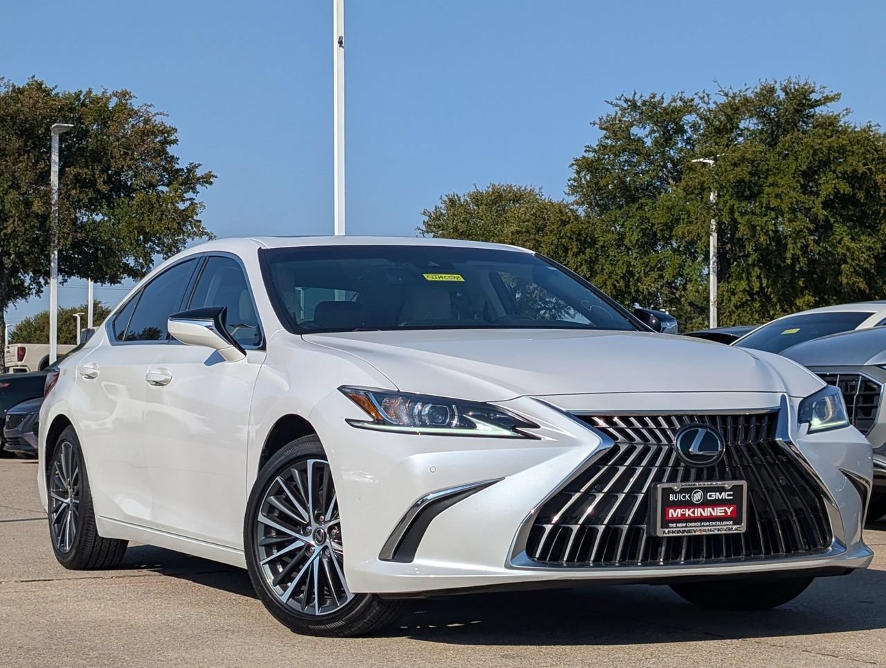 Used 2025 Lexus ES 350 w/ Premium Package FWD image 2