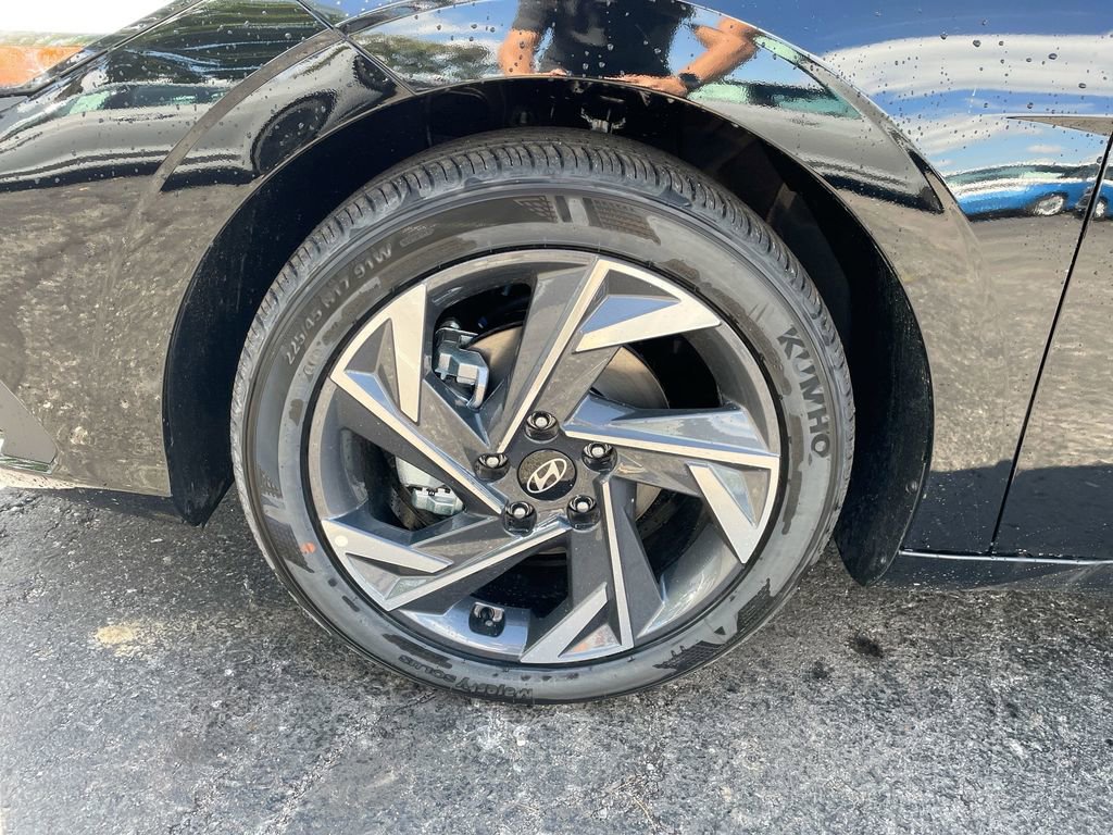 Used 2025 Hyundai Elantra Sport image 36