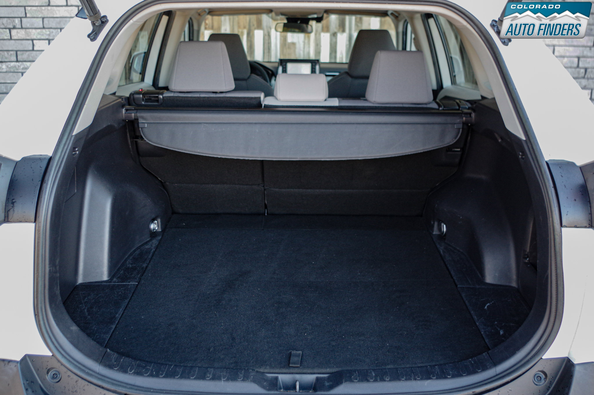 Used 2020 Toyota RAV4 XLE image 28