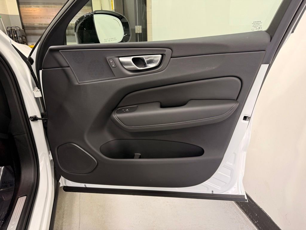 Used 2025 Volvo XC60 B5 Core w/ Climate Package image 27