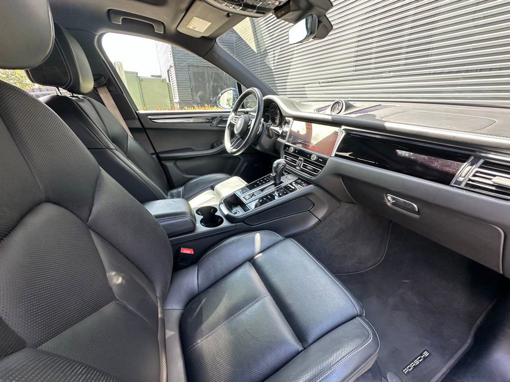 Certified 2023 Porsche Macan AWD/4WD image 37