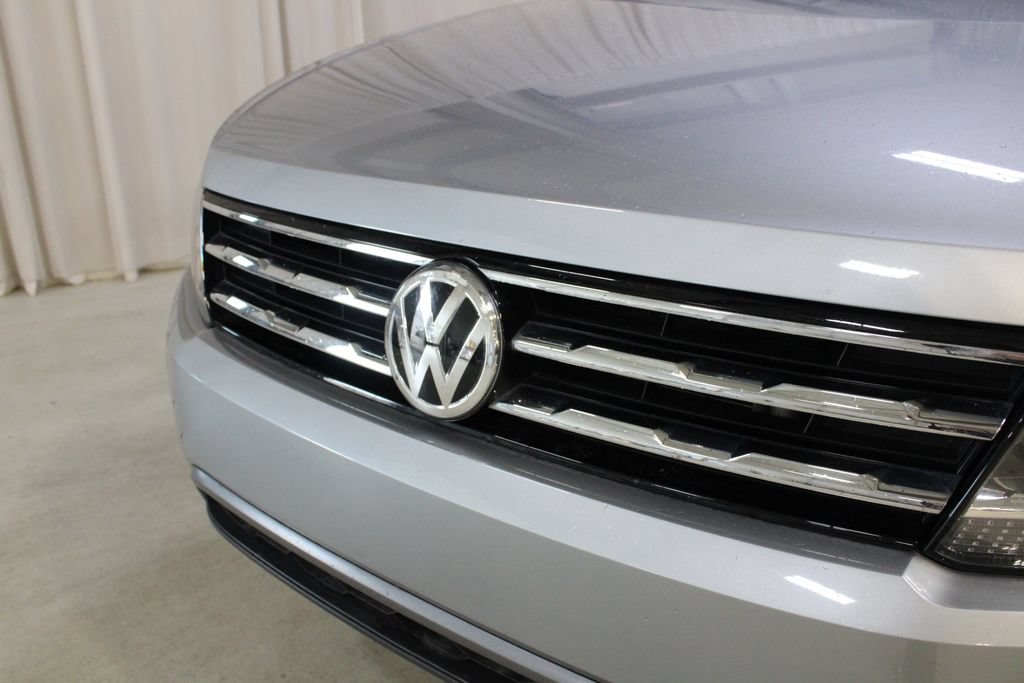 Used 2020 Volkswagen Tiguan SE AWD/4WD image 32