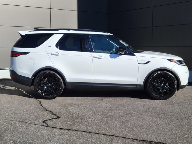 Used 2024 Land Rover Discovery S image 9