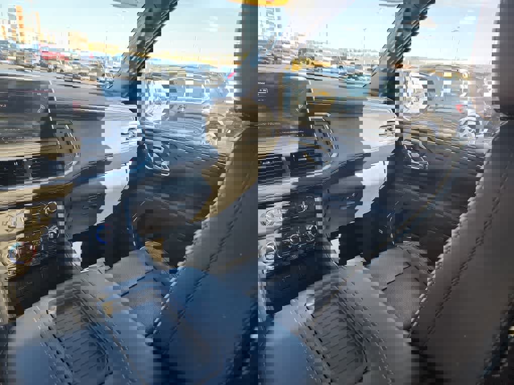 Used 2022 GMC Yukon SLT w/ SLT Luxury Package image 18