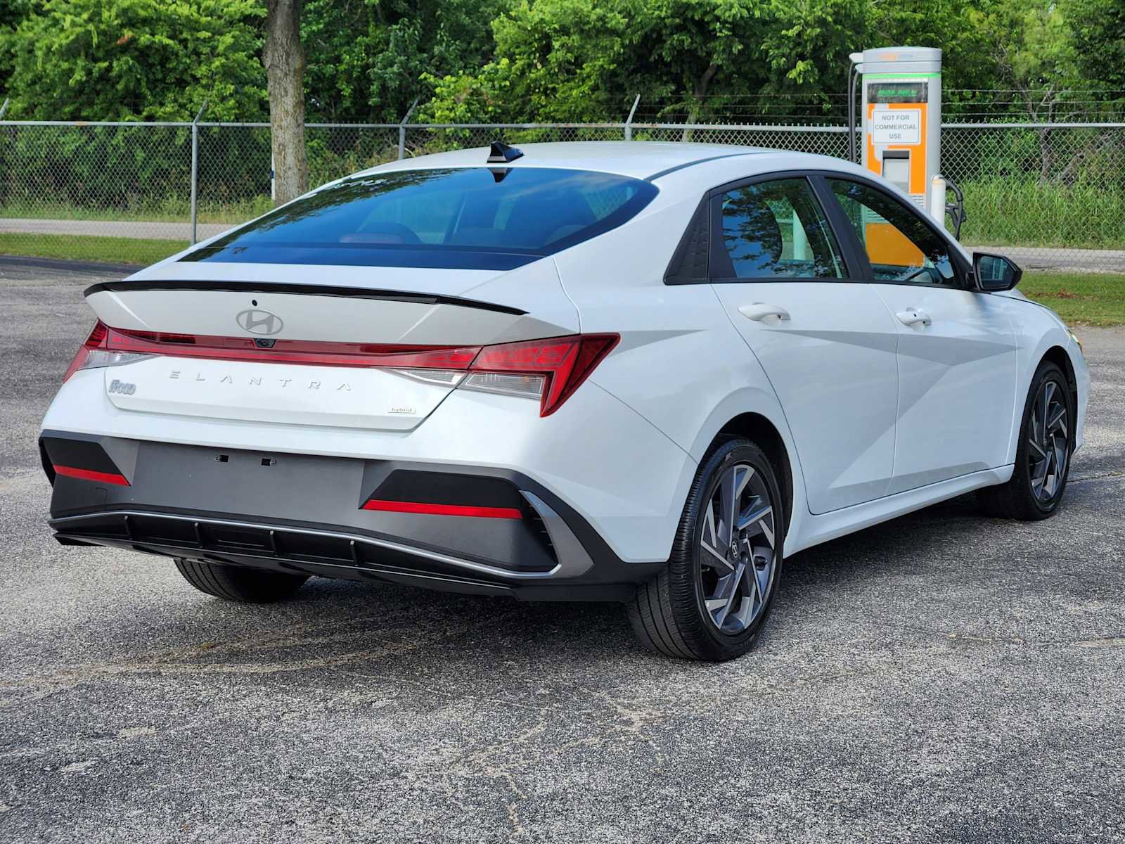 Used 2025 Hyundai Elantra SEL FWD image 7
